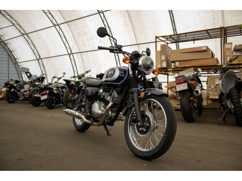 2025 Kawasaki W230 alt