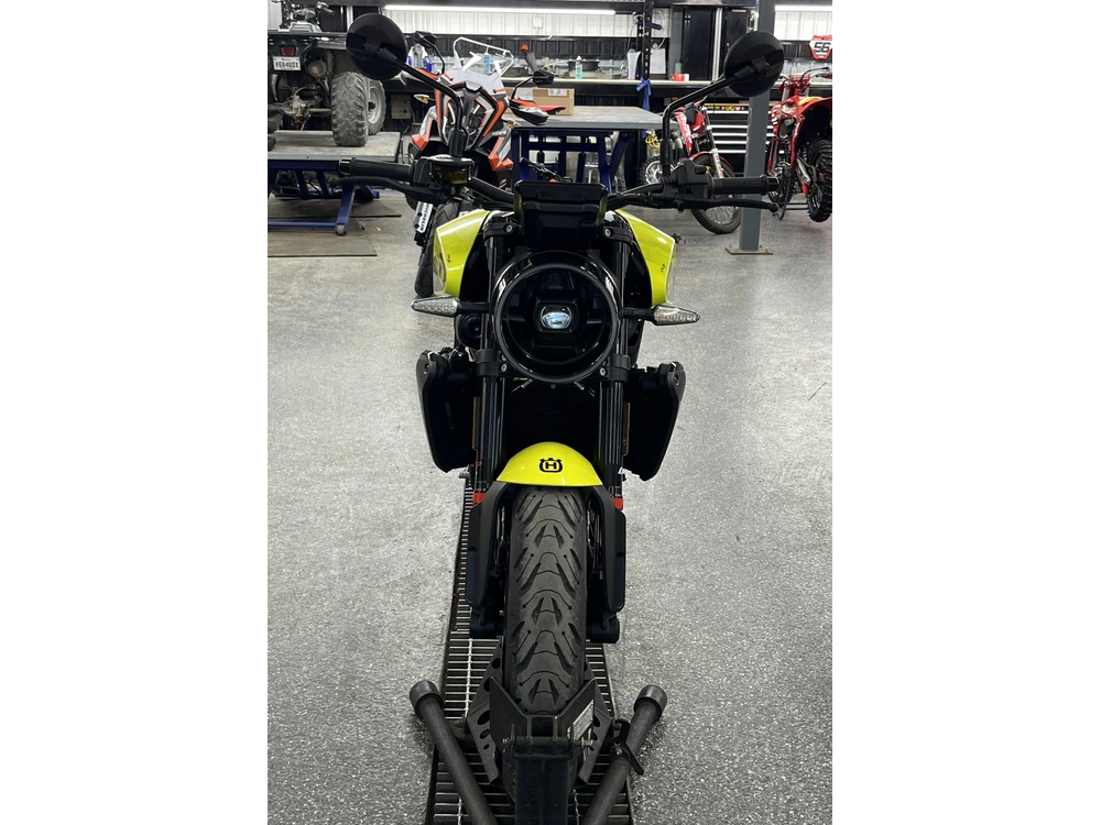 Husqvarna Vitpilen 8 2025 alt