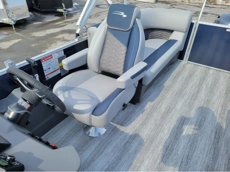 Bennington Marine S21 Stern Radius 3t Express 2025 alt