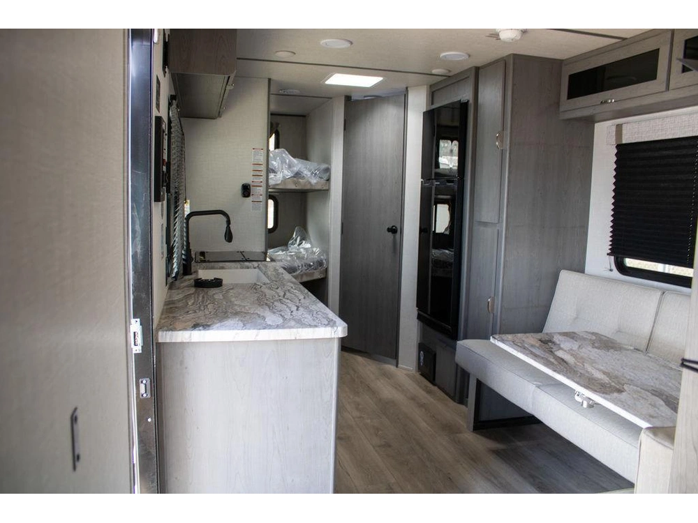 2025 Forest River Ozark 2400bh-98 alt