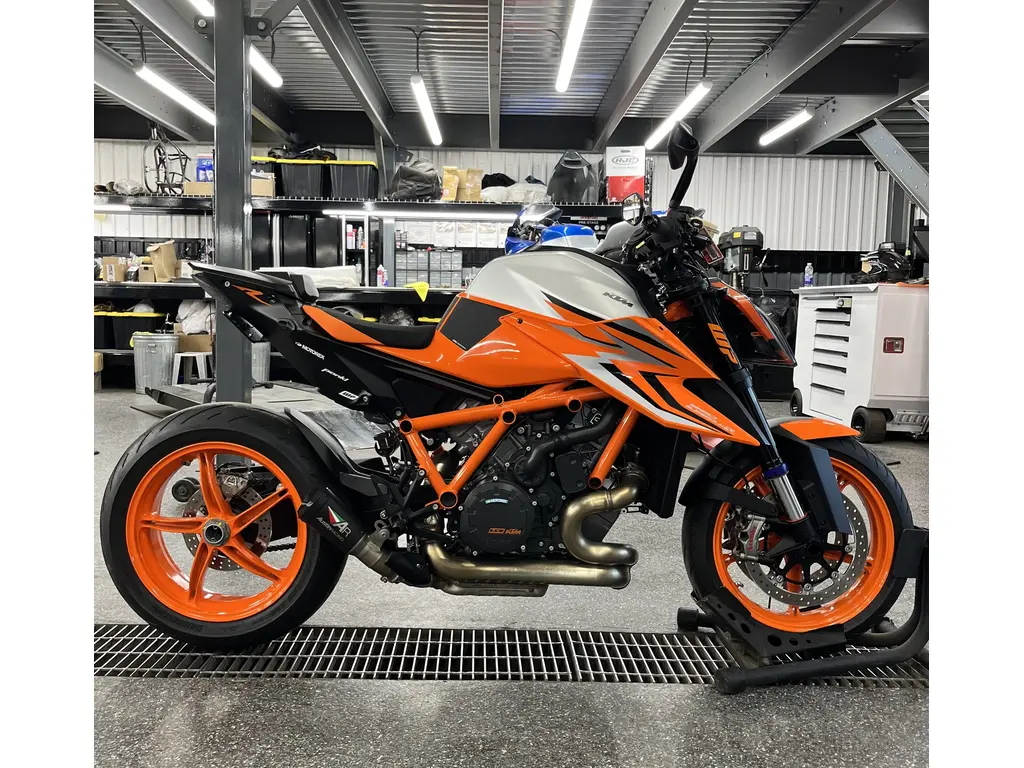 2022 KTM 1290 SUPER DUKE R