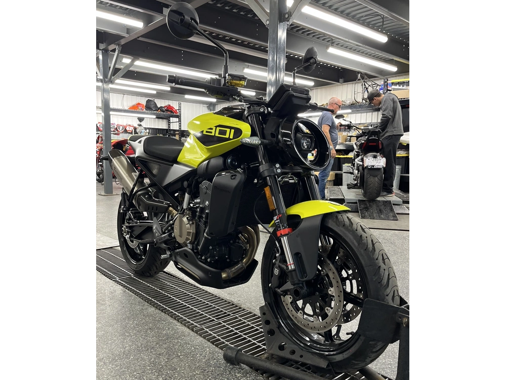 Husqvarna Vitpilen 8 2025 alt