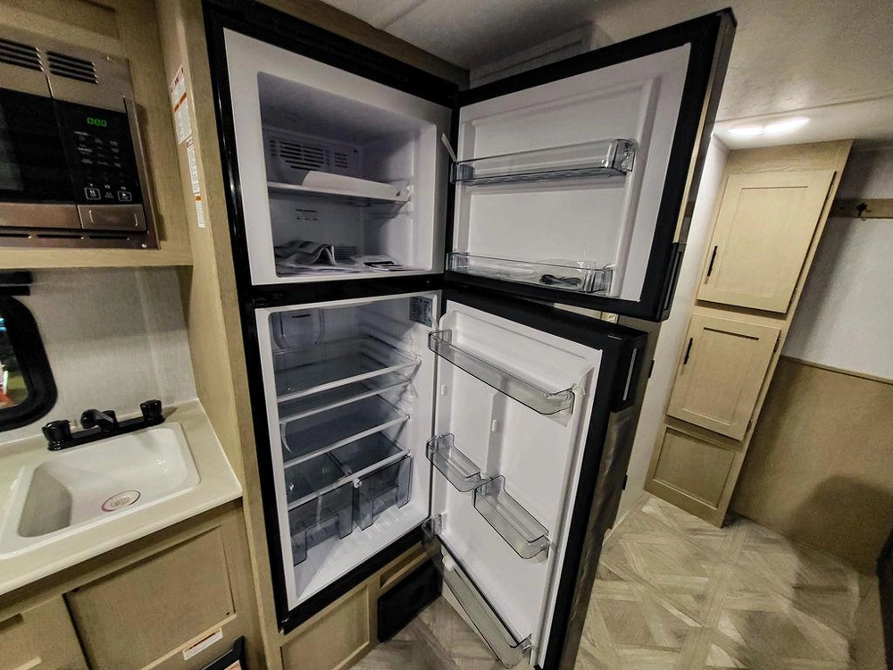 2023 Forest River Evo 180ss alt