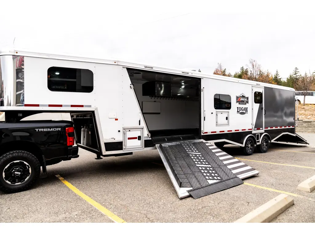 2022 Logan Coach Horspower 33 GN - Zbroz