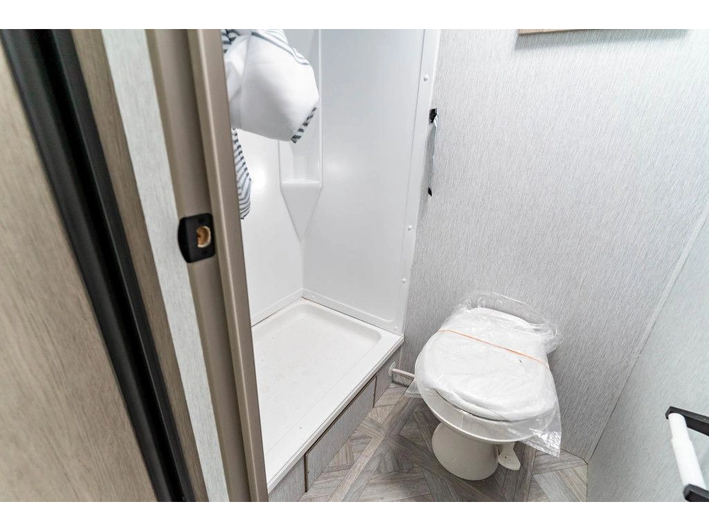 2024 Forest River Stealth Evo 176bhle alt