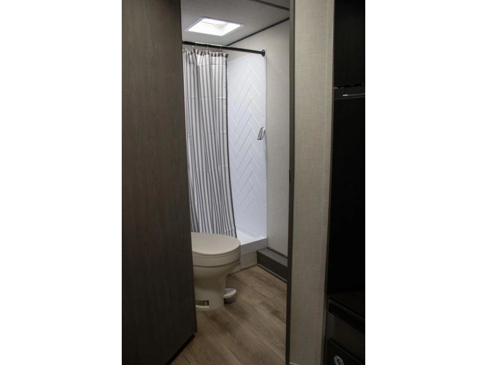 2025 Forest River Ozark 2400bh-98 alt