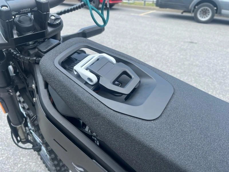 Niu Xqi3 Noir 2025 alt