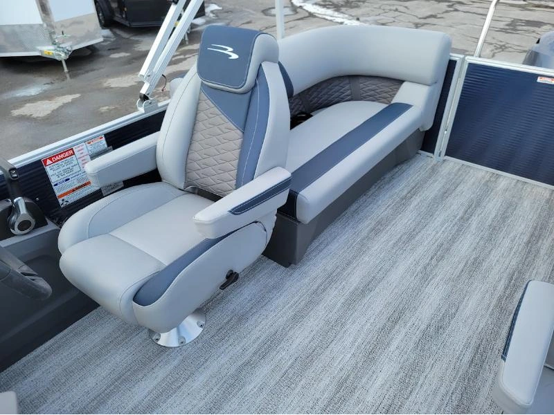 Bennington Marine S21 Stern Radius 3t Express 2025 alt