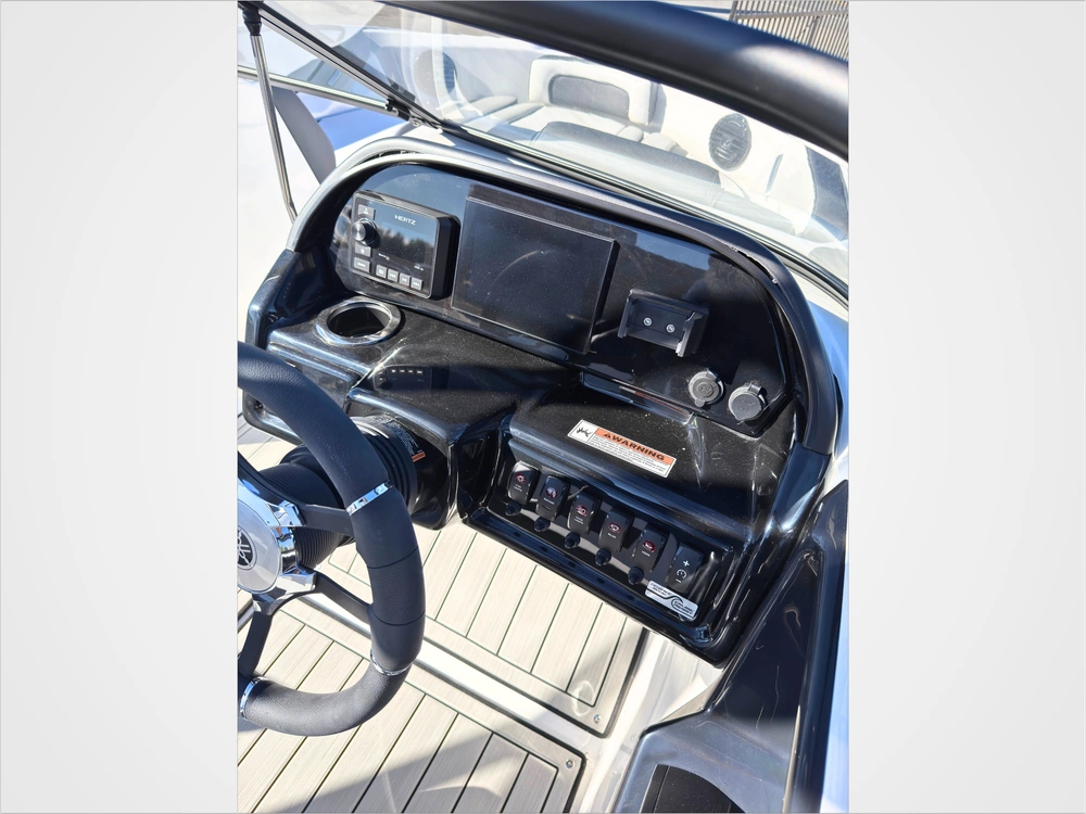 2025 Yamaha 195s - Demo -low Hours alt