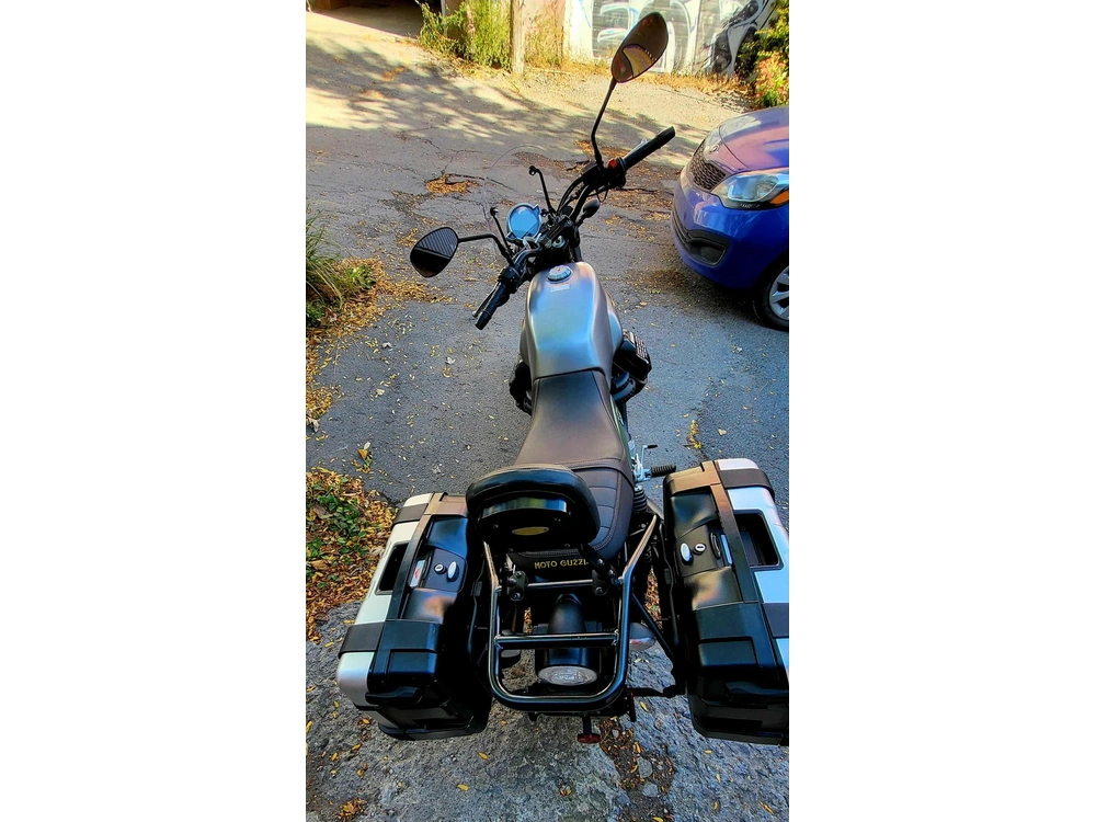 Moto Guzzi V7 Stone Centenario 2022 alt