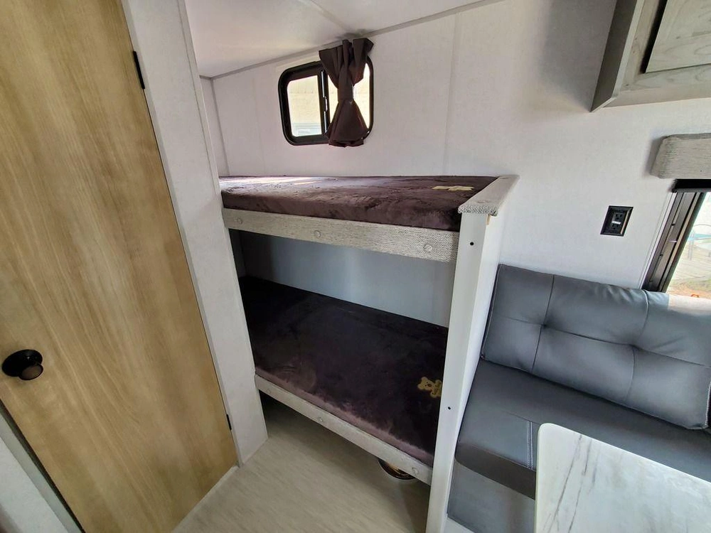 2024 Forest River Ozark 1620bhle alt