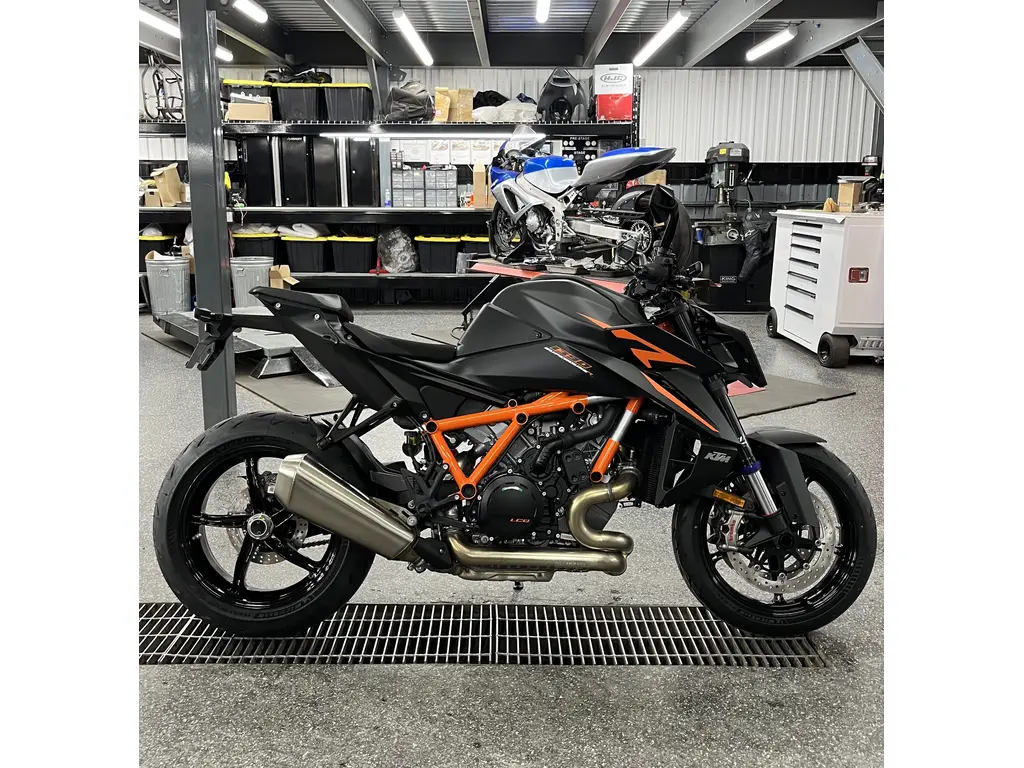 2025 KTM 1390 SUPER DUKE R EV 
