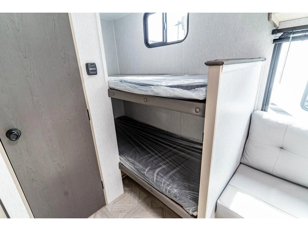 2024 Forest River Stealth Evo 176bhle alt