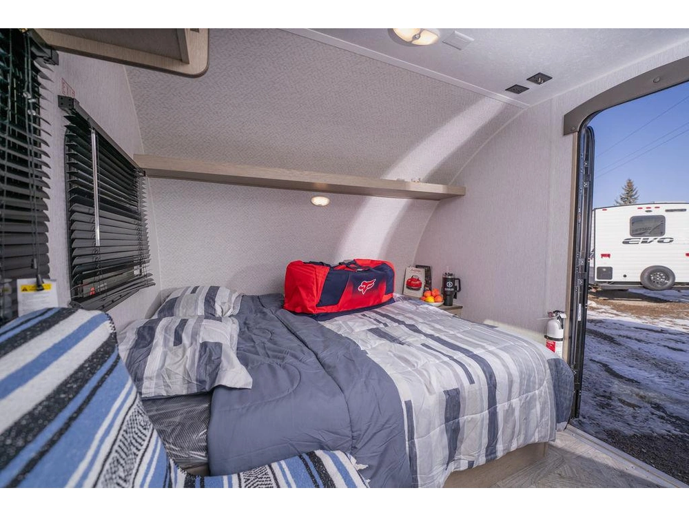 2024 Forest River Stealth Evo 176bhle alt