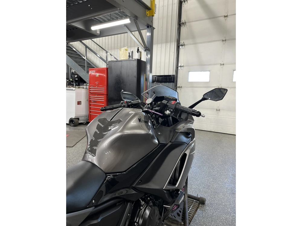 Kawasaki Z650 2021 alt