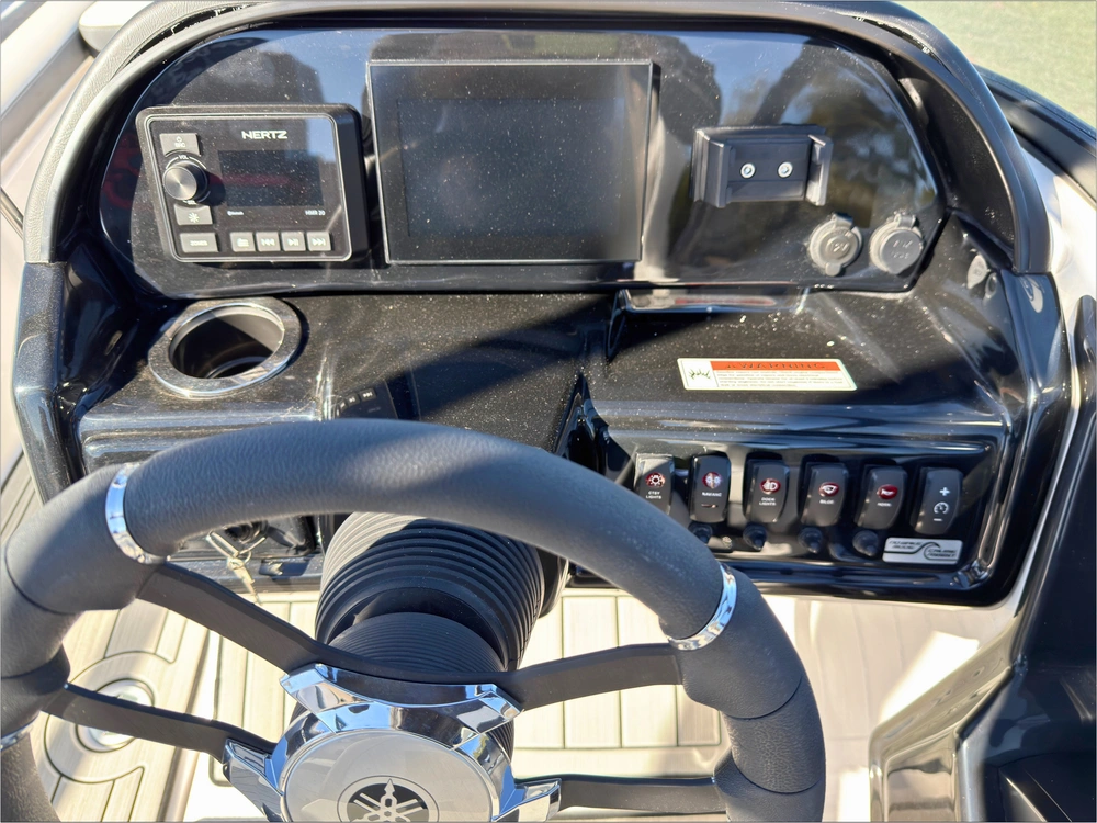 2025 Yamaha 195s $4,000 Black Friday Rebate alt