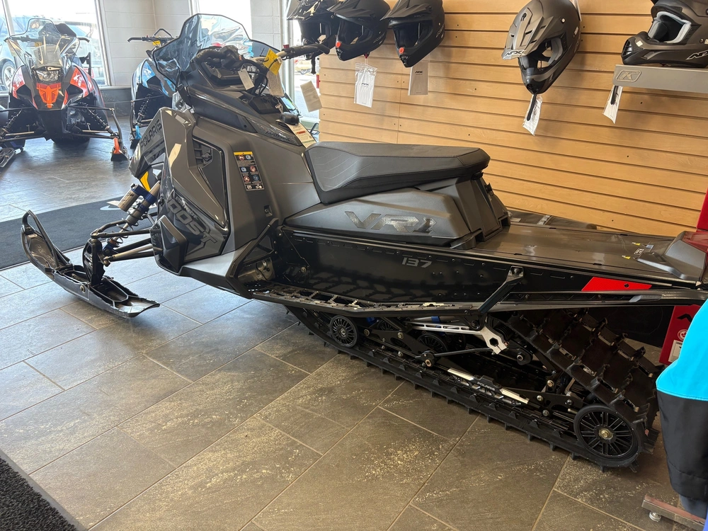 2025 Polaris Boost Indy Vr1 137 alt
