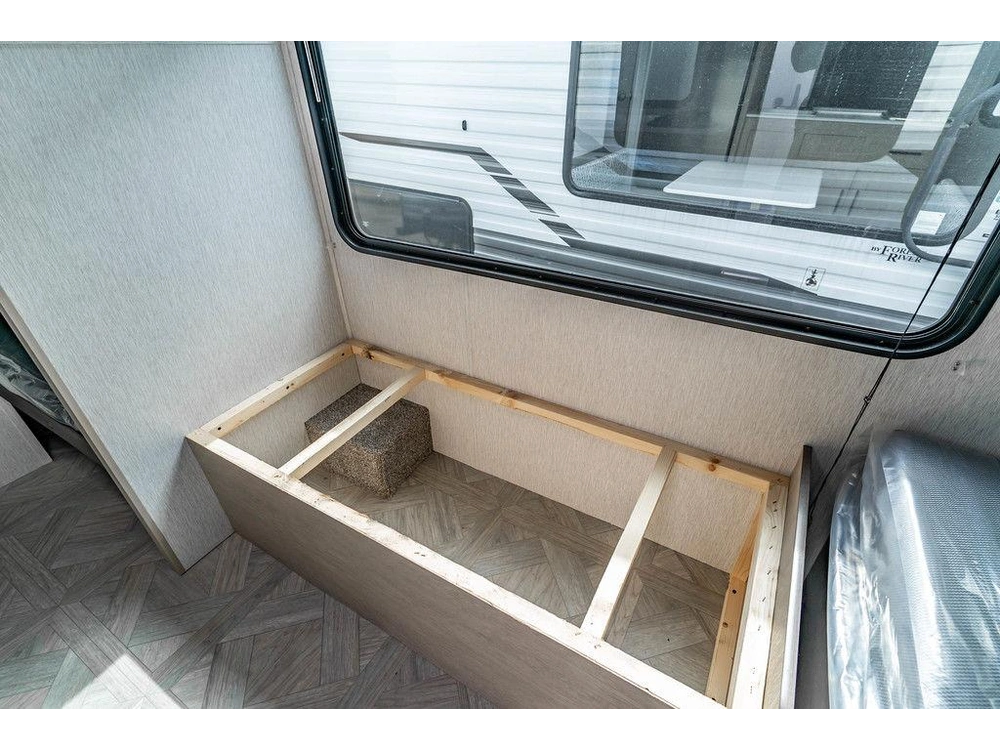 2024 Forest River Stealth Evo 176bhle alt