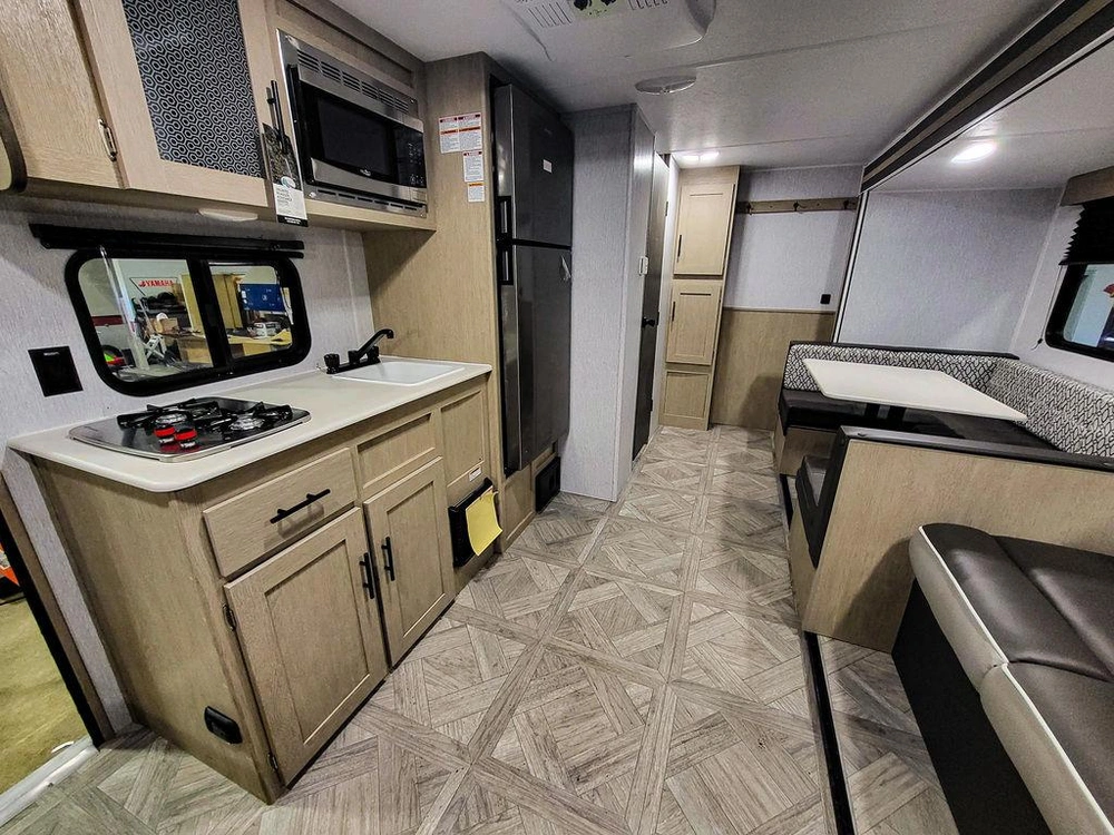 2023 Forest River Evo 180ss alt