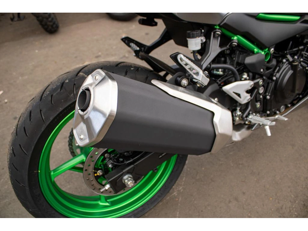 2025 Kawasaki Z500 Se alt