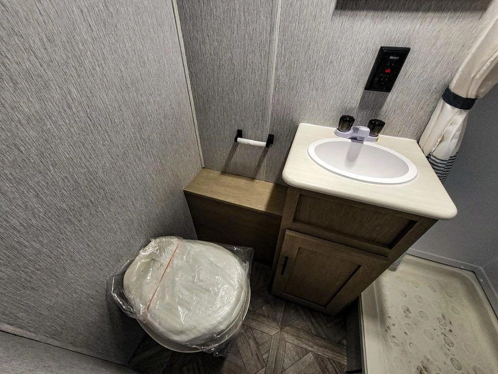 2023 Forest River Evo 180ss alt