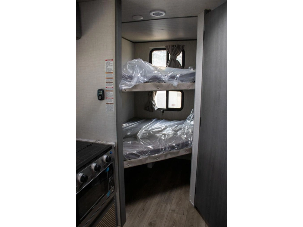 2025 Forest River Ozark 2400bh-98 alt