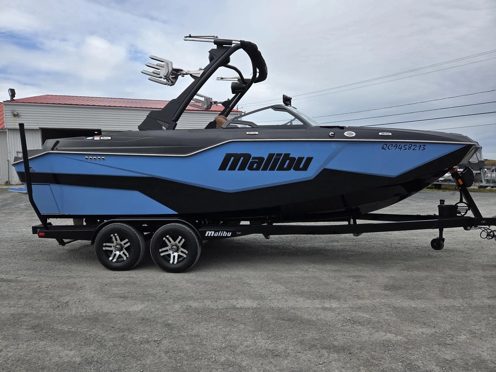 2025 Malibu M230 alt