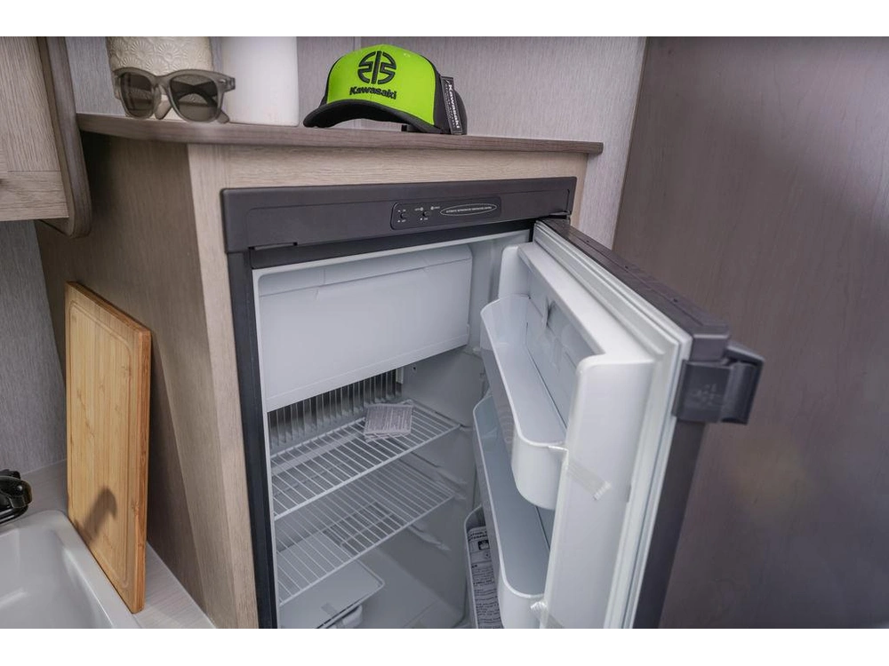 2024 Forest River Stealth Evo 176bhle alt