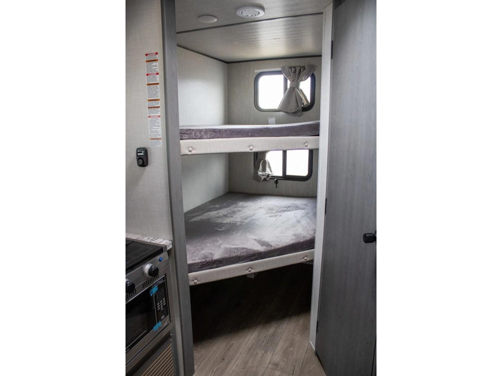 2025 Forest River Ozark 2400bh-98 alt