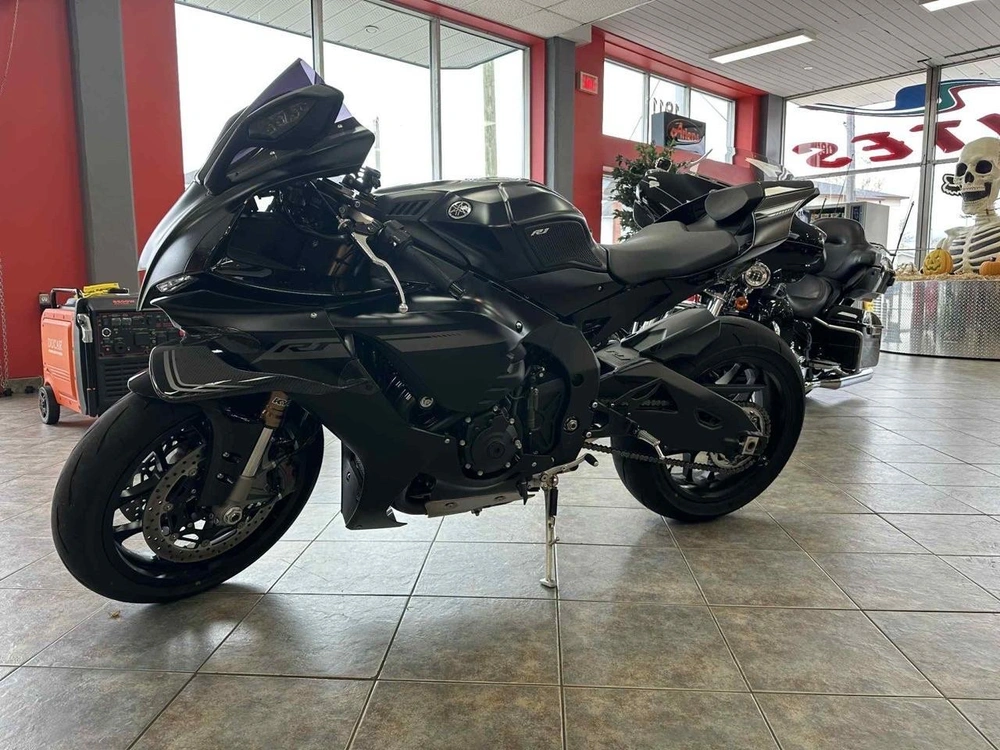 2025 Yamaha Yzf-r1 alt