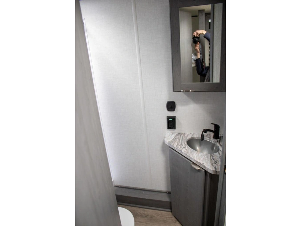 2025 Forest River Ozark 2400bh-98 alt