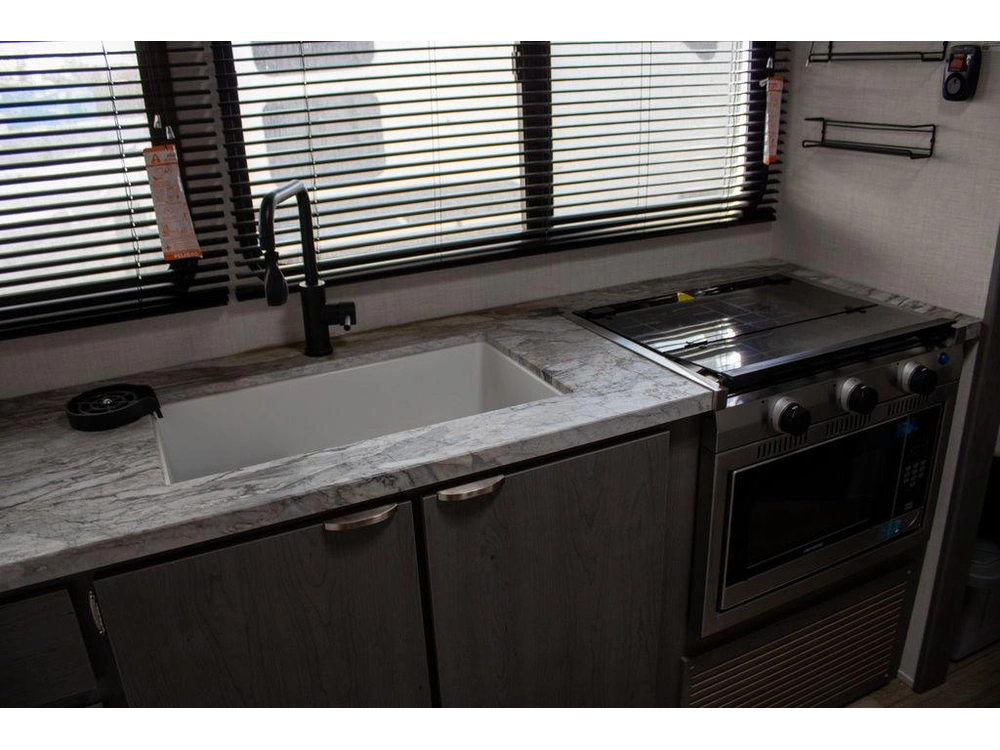 2025 Forest River Ozark 2690bhk-98 alt