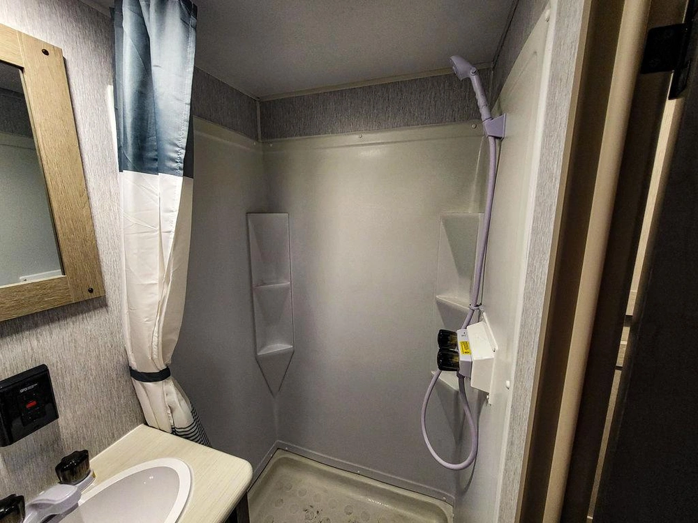 2023 Forest River Evo 180ss alt