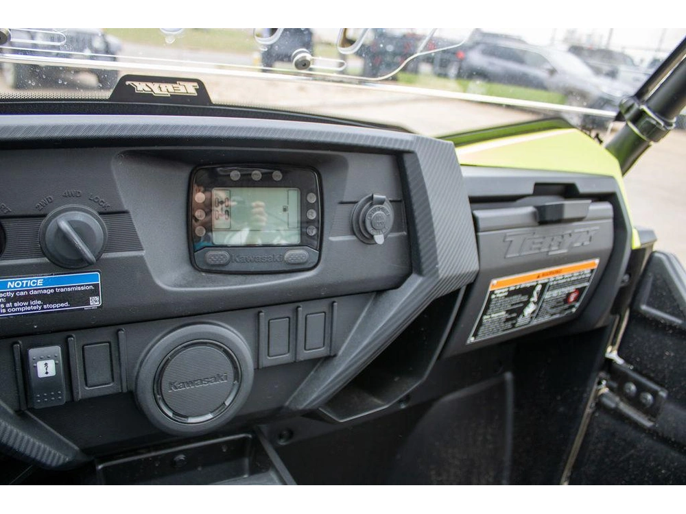 2025 Kawasaki Teryx4 alt