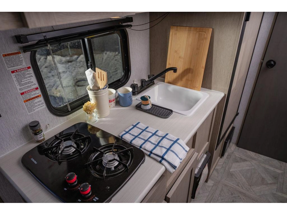 2024 Forest River Stealth Evo 176bhle alt