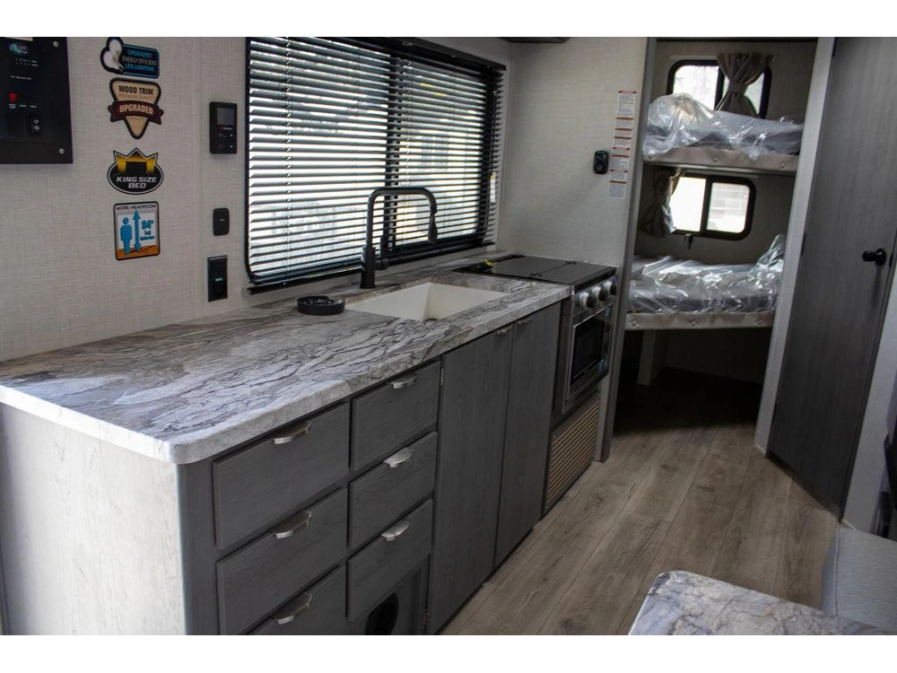 2025 Forest River Ozark 2400bh-98 alt