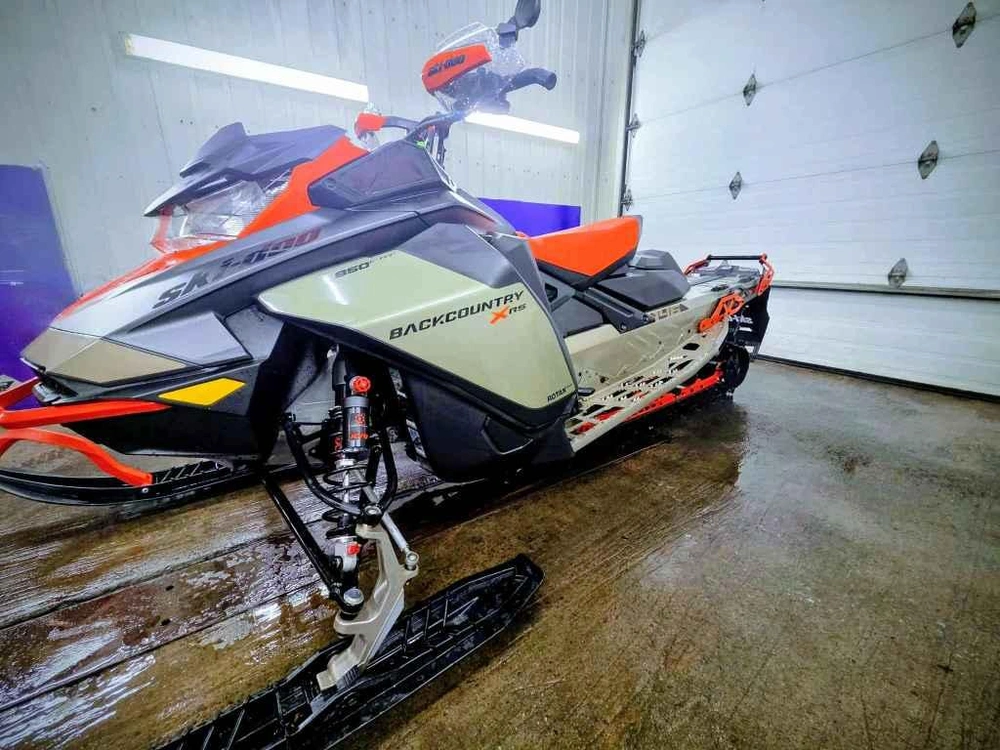 Bombardier Back Country Xrs 2022 alt