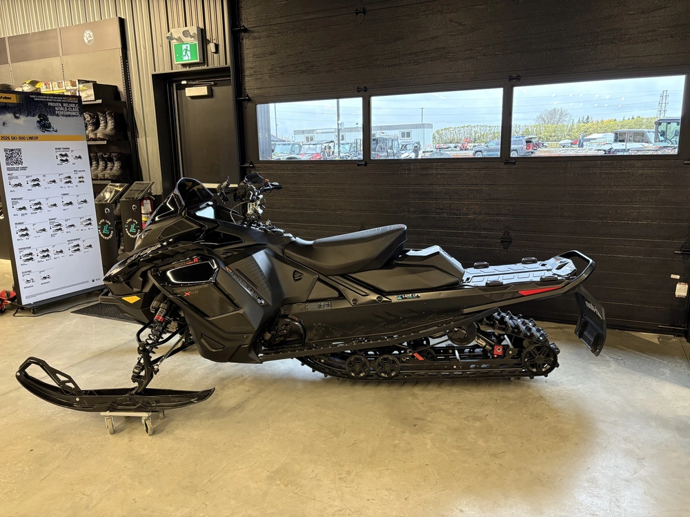2025 Ski-doo Sm Ren Xrs 9tr Bk 137 1.2rs Sas Hub 25 900 Ace Turbo R 137 1.25 alt