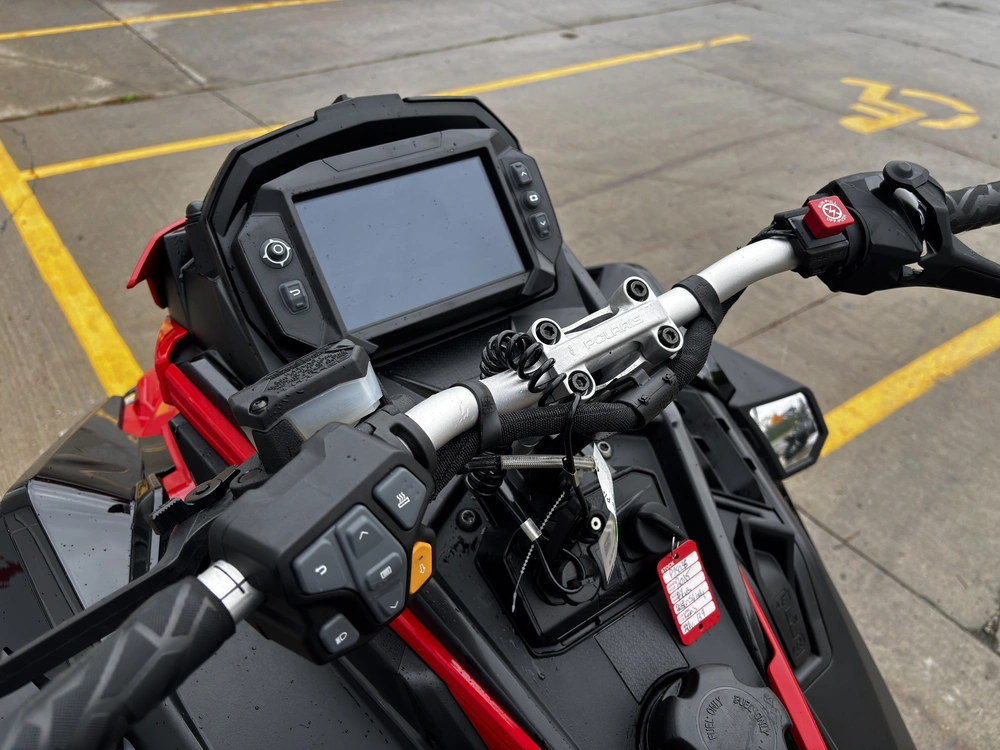 Polaris Prostar S4 Indy Adventure 137 2025 alt