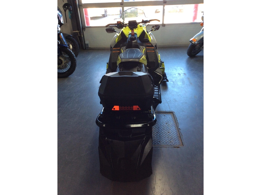 Polaris 800 Indy Adventure 137 2020 alt