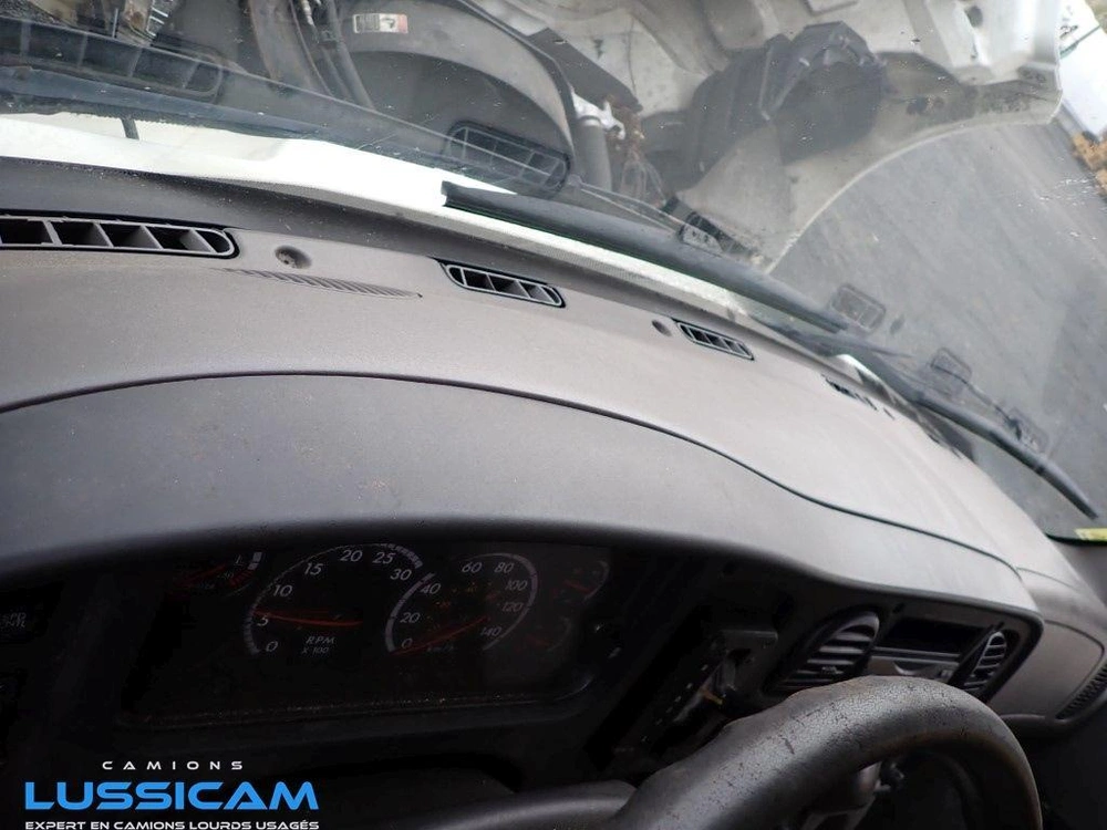 Freightliner M2-106 2013