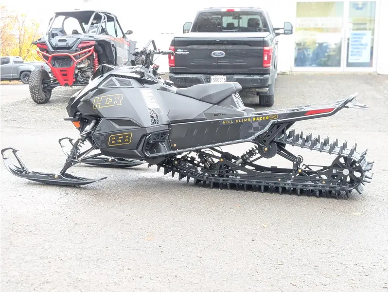 2026 Arctic Cat 26 MTN 858 154 HCR US BLK 2.6 | 🏔️ Mountain 858 154 Hill Climb 2026 – performance montagne 🏔️ |