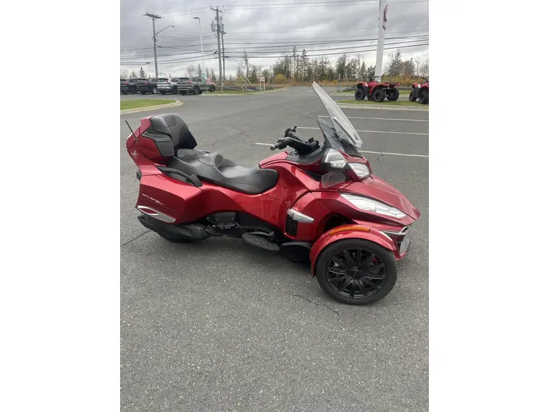 2015 Can-Am Spyder RTS