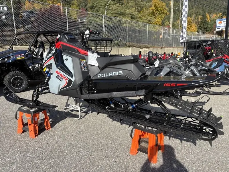 2025 Polaris 850 RMK KHAOS 155 - Storm Gray / INDY® Red