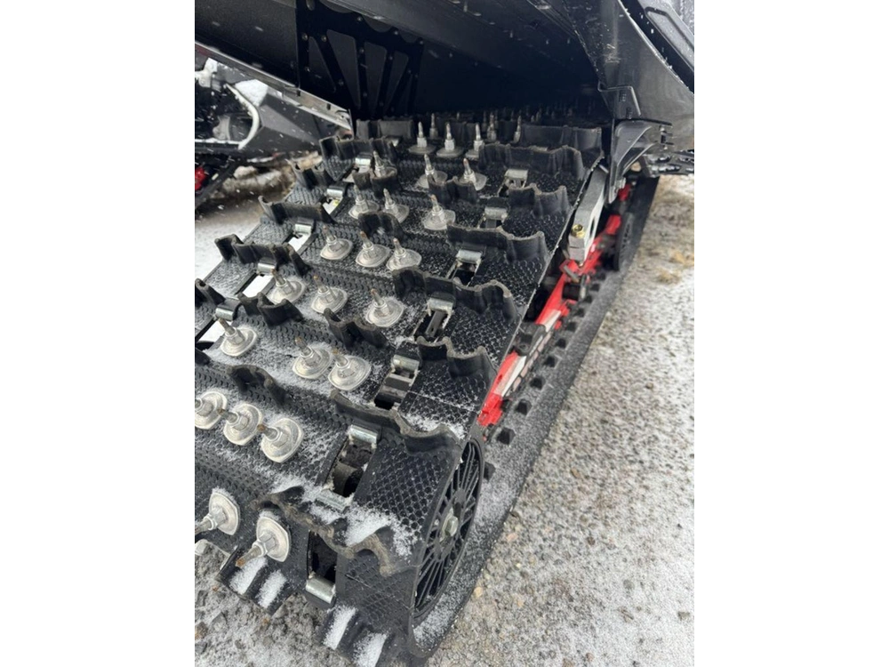 2024 Polaris Patriot Boost Indy Vr1 137 Premium Black Crystal alt