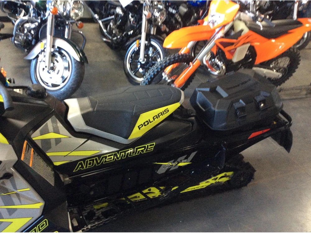 Polaris 800 Indy Adventure 137 2020 alt