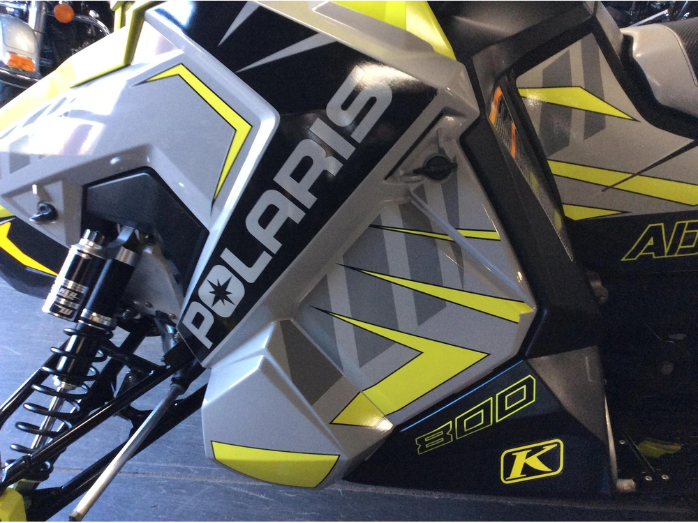 Polaris 800 Indy Adventure 137 2020 alt