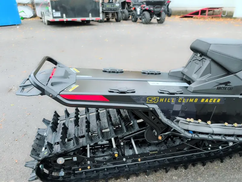 2026 Arctic Cat 26 MTN 858 154 HCR US BLK 2.6 | 🏔️ Mountain 858 154 Hill Climb 2026 – performance montagne 🏔️ |