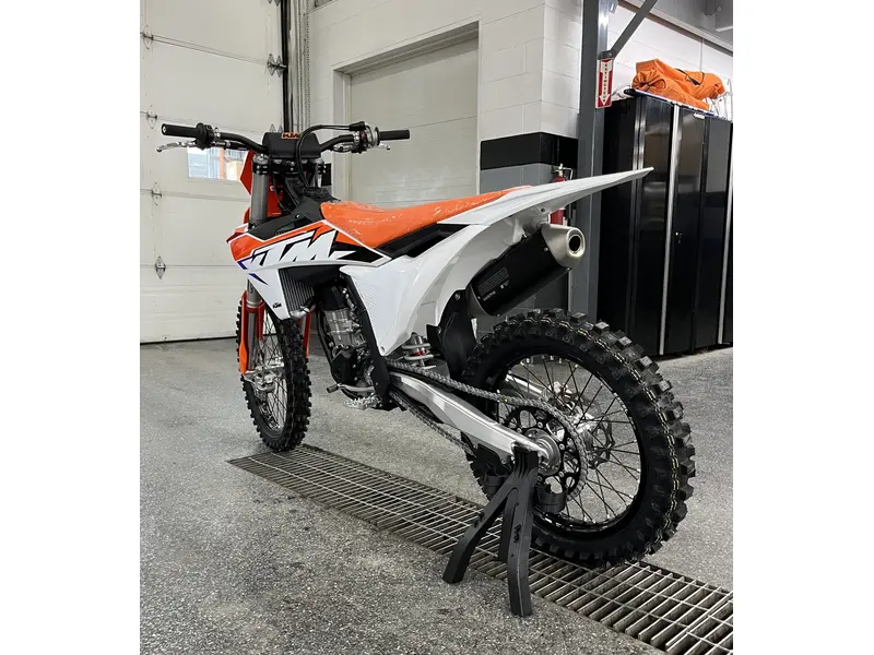2024 KTM 450 SX-F thumbnail 4