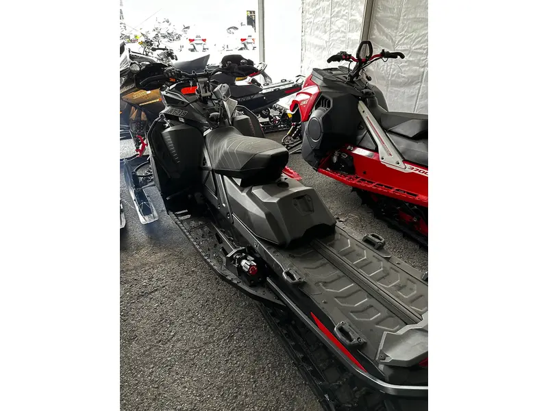 2021 Ski-Doo RENEGADE X-RS 850